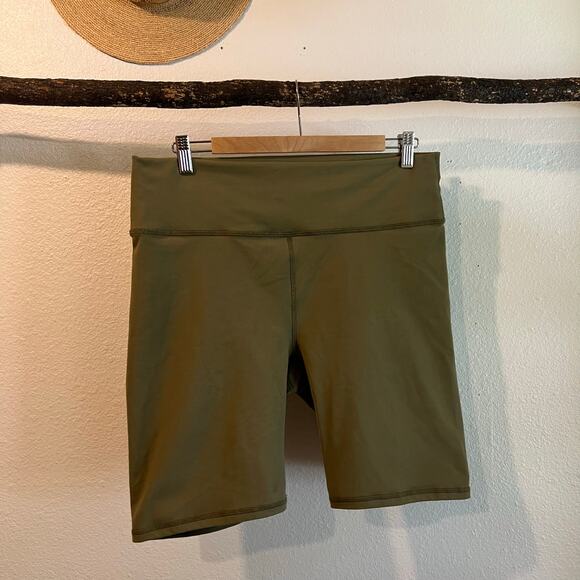 Fabletics Olive Green Powerhold Inseam 8' Mid Rise Biker Shorts Size XL - Picture 9 of 9